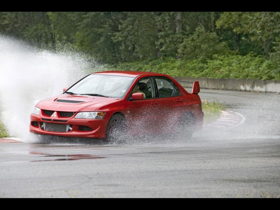  Mitsubishi Lancer Evolution MR 2004 года  (фото 15 из 17)